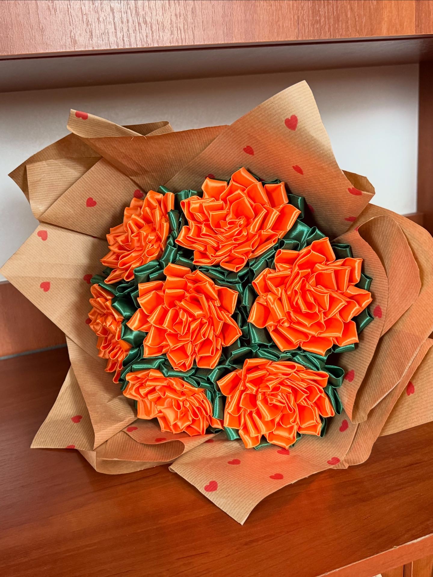 Елегантний букет з атласних троянд ручної роботи - вічний букет, подарунок дівчині, квіти що не в'януть